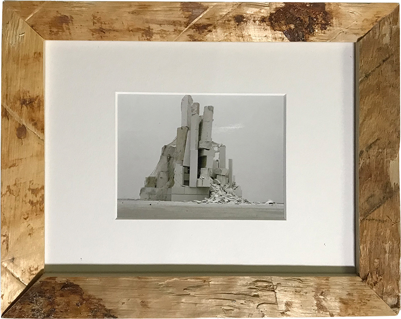 Abbildung 4 - Mirjam Dorsch | Fotoserie „Stadt“, aus der Installationsreihe „2 Ton`Yton“, 2011 | Fotografie, Rindenholzrahmen | 26,5 x 33 cm Abbildung 4 - Mirjam Dorsch